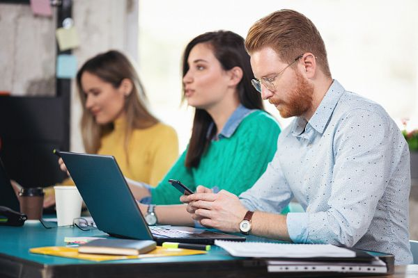 随着科技的不断发展，移动办公已经成为现代职场人士的必备技能。在手机和电脑上协同工作的软件组合，能够帮助用户实现无缝衔接，提高办公效率。本文将为您推荐3-5款优秀的协同工作软件组合，并解释如何通过云同步满足移动办公的需求，同时针对性之声官方下载和性之乐商城进行简要说明。